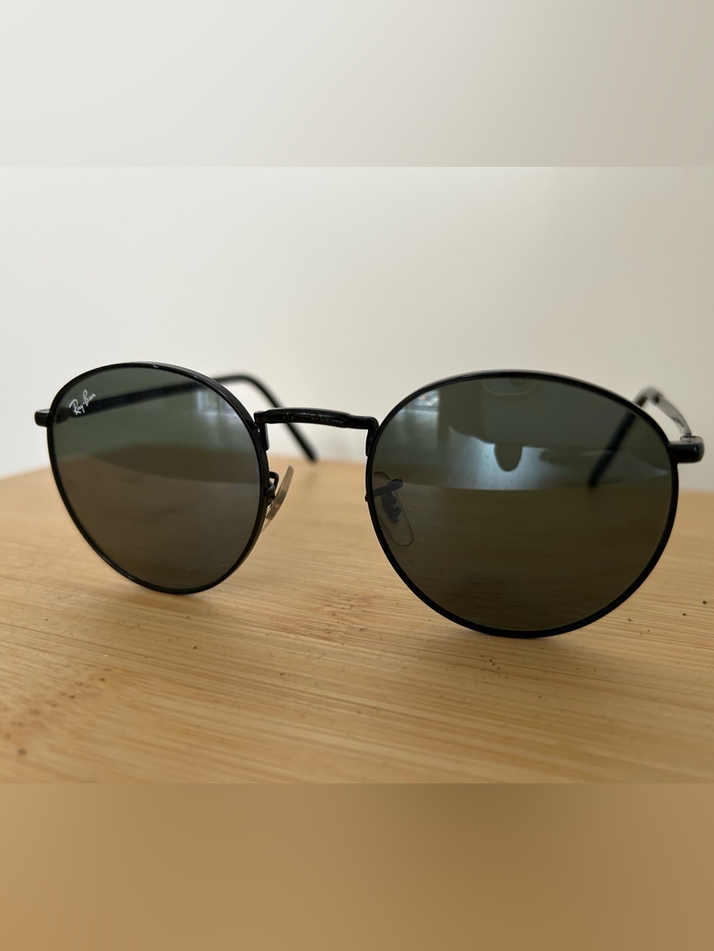 Ray-Ban Black Metal Round Sunglasses with Dark Lenses